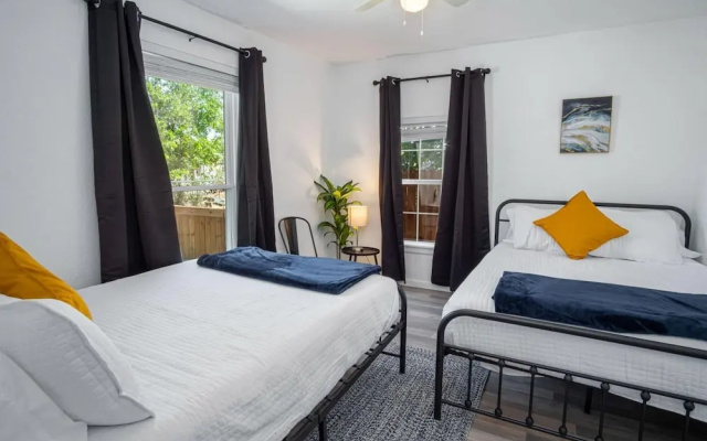 photo 5 of Charming 4BR 2BA Only 5 Mins Downtown Riverwalk