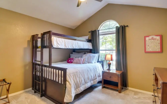 photo 4 of Charming Arkansas Retreat w/ Deck, Near Downtown!