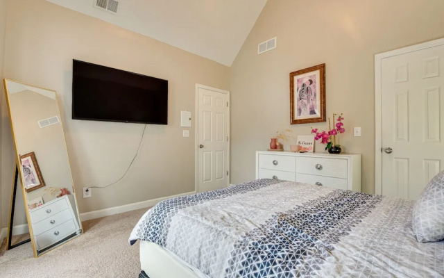 photo 5 of Pet-friendly Atlanta Home: 9 Mi to Downtown!