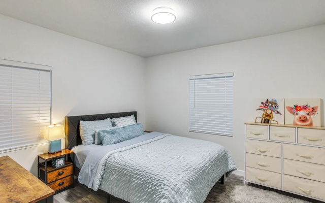 photo 4 of Charming Auburn Home: 15 Mi to Downtown Tacoma!