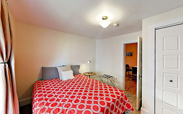 photo 2 of Charming - Blocks To Dining, Shops, Parks 3 Bedroom Home