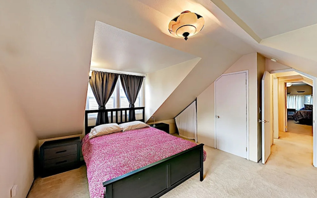 photo 5 of Charming - Blocks To Dining, Shops, Parks 3 Bedroom Home