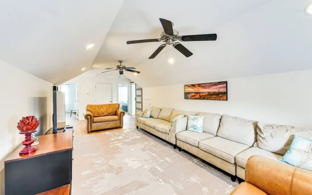 photo 5 of Charming Bluffton Home w/ Yard ~ 3 Mi to Beaches!