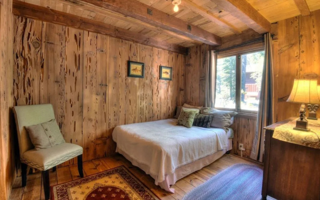 photo 2 of Charming Cascade Chalet