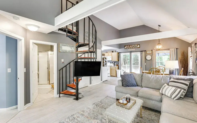 photo 2 of Charming Casco Home w/ Deck in Point Sebago Resort