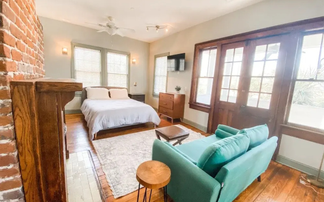 photo 4 of Charming & Central Executive Rentals