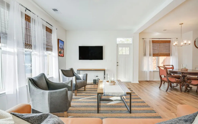 photo 2 of Charming Charlotte Townhome: 6 Mi to Downtown!