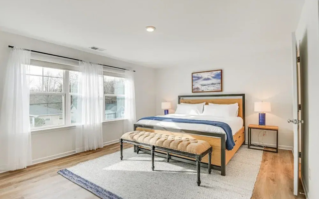 photo 4 of Charming Charlotte Townhome: 6 Mi to Downtown!
