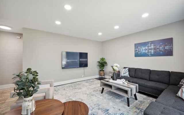 photo 2 of Charming Contemporary Family Home 3 Bedroom Home by RedAwning