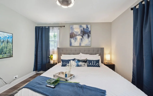 photo 4 of Charming Contemporary Family Home 3 Bedroom Home by RedAwning