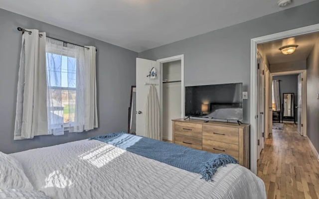 photo 2 of Charming Family Home ~ 4 Mi to Granite Peak!