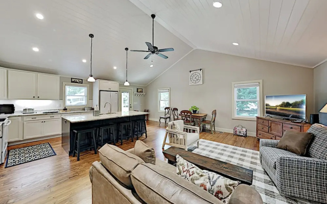 photo 2 of Charming Getaway W/ Luxe Interior & Screened Patio 2 Bedroom Cottage