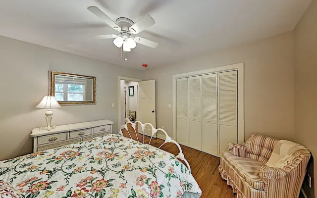 photo 5 of Charming Getaway W/ Luxe Interior & Screened Patio 2 Bedroom Cottage