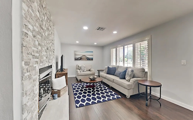 photo 2 of Charming Getaway W/ New Kitchen & Private Backyard 3 Bedroom Home