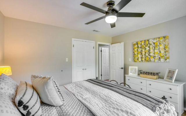 photo 3 of Charming Granbury Cottage Retreat w/ Private Patio
