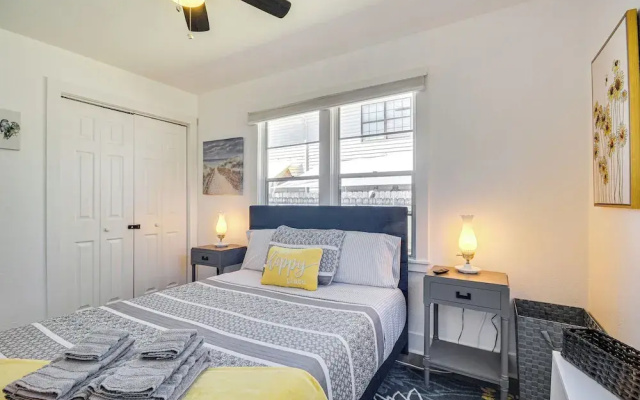 photo 4 of Charming Gulf Coast Cottage - 1 Mile to the Coast!
