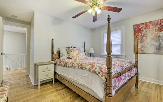 photo 5 of Charming Hamden Home: 2 Mi to Yale University