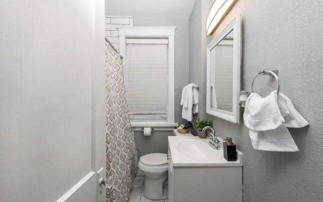 photo 5 of Charming & Historic 1br