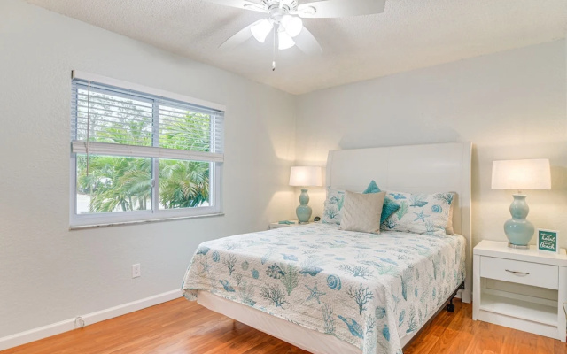 photo 2 of Charming Largo Home w/ Private Pool: 1 Mi to Beach