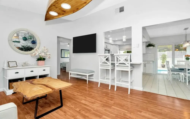 photo 3 of Charming Largo Home w/ Private Pool: 1 Mi to Beach