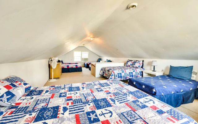 photo 2 of Charming Niantic Vacation Rental: Walk to Beach!