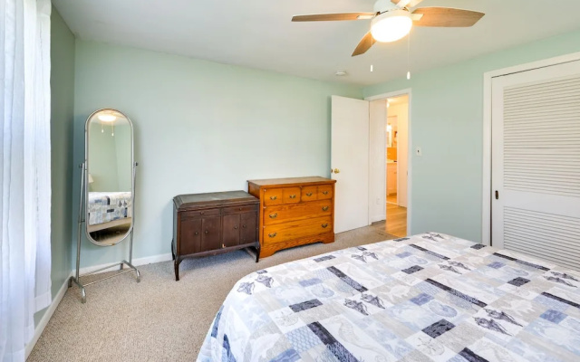 photo 3 of Charming Niantic Vacation Rental: Walk to Beach!
