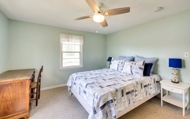 photo 5 of Charming Niantic Vacation Rental: Walk to Beach!