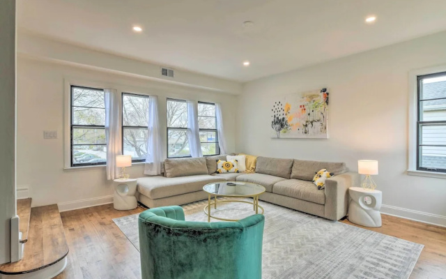 photo 5 of Oak Park Home w/ Grill - 5 Mi to Garfield Park!