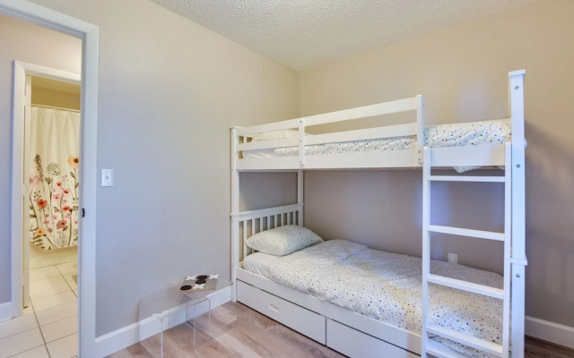 photo 2 of 3 Mi to Riverwalk: Pet-friendly Home w/ Yard!