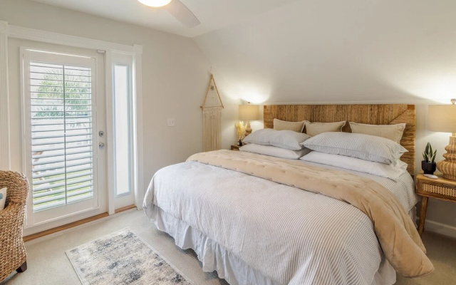 photo 4 of Charming Panama City Beach Cottage - Walk to Ocean