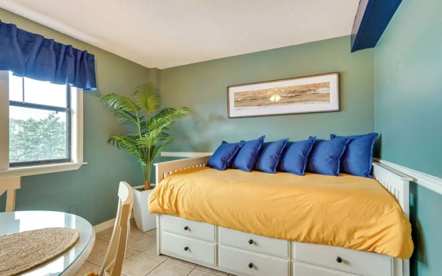 photo 3 of Charming Panama City Studio w/ Community Pool!