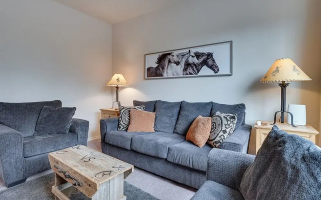 photo 3 of Charming Redmond Townhome w/ Resort Amenities