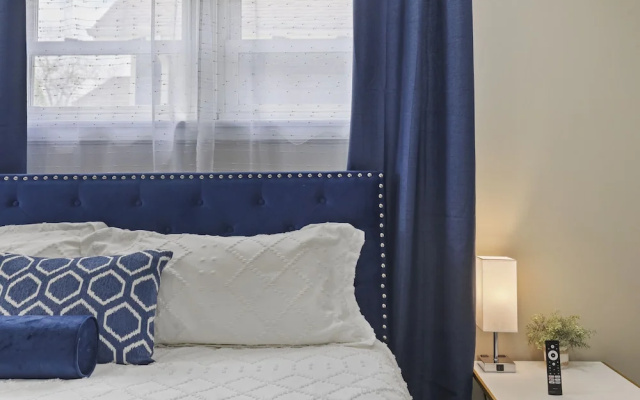 photo 2 of Charming Retreat In The Heart Of Des Plaines 3 Bedroom Residence by RedAwning