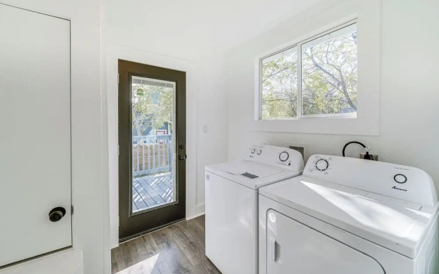 photo 4 of Charming San Antonio Home ~ 2 Mi to The Alamo!