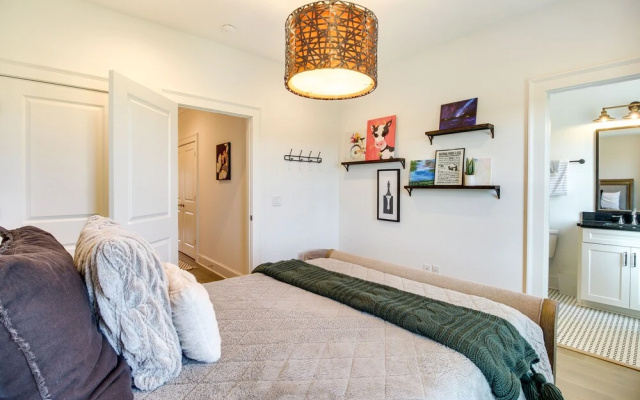 photo 4 of Charming Savannah Townhome - 1 Block to Riverwalk!