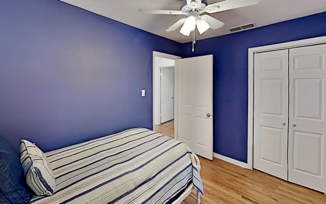 photo 4 of Charming Seaside W/ 2 Living Areas & Patio 3 Bedroom Home