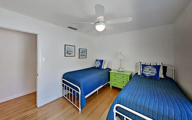 photo 5 of Charming Seaside W/ 2 Living Areas & Patio 3 Bedroom Home
