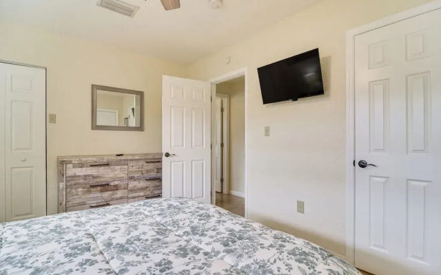 photo 2 of Charming Seminole Home w/ Patio: 6 Mi to Beaches!