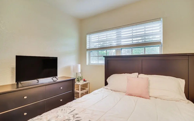 photo 4 of Charming Seminole Home w/ Patio: 6 Mi to Beaches!