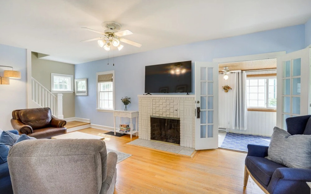 photo 2 of Charming South Bend Retreat ~ 1 Mi to Notre Dame!