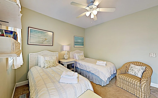 photo 4 of Charming & Spacious , 200 Steps From The Sand 3 Bedroom Condo