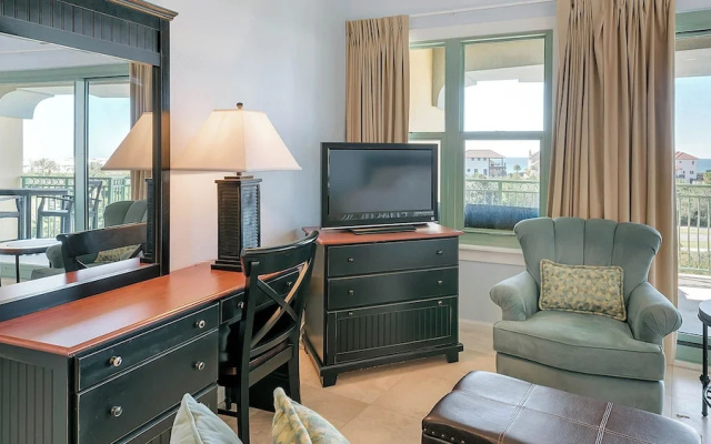 photo 5 of Charming Studio for 2 - Pool Views - Next Door to Alys!