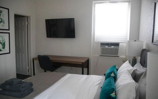 photo 3 of Charming Studio in Beverly Boulevard! Sleeps 2!