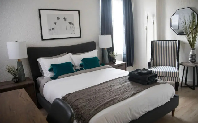 photo 5 of Charming Studio in Beverly Boulevard! Sleeps 2!