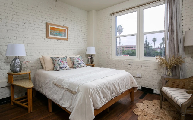 photo 2 of Charming Studio near Downtown! CDC Sanitized!