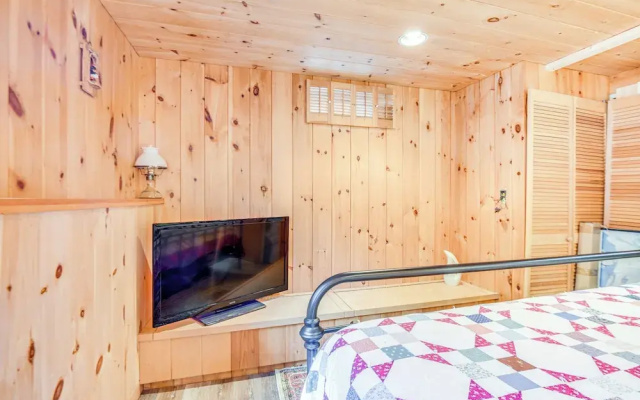 photo 4 of Charming Tamworth Cabin w/ Grill & Fireplace