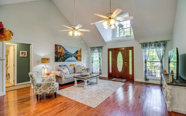 photo 2 of Charming Trenton Home w/ Mtn Views & Patio!
