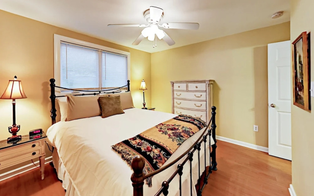 photo 3 of Charming Unit D - 2 Br Duplex