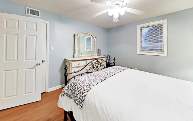 photo 4 of Charming Unit D - 2 Br Duplex