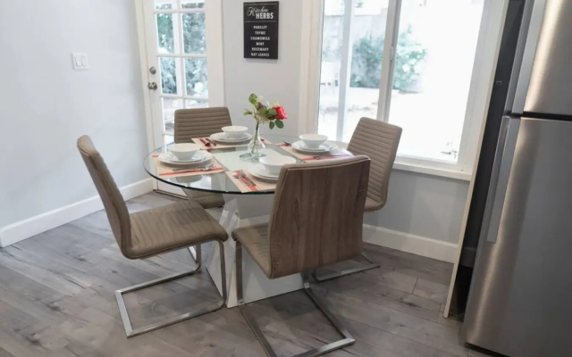 photo 2 of CHARMING UPGRADED 1-BEDROOM HOUSE IN GLENDALE  (p55)